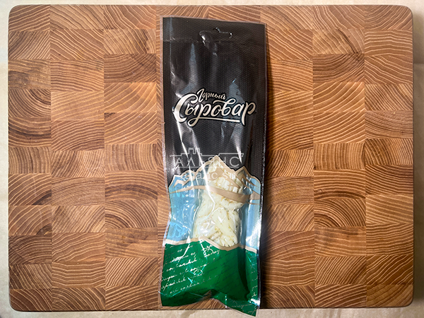 Сыр 100 гр ГОРНЫЙ СЫРОВАР (Косичка с укропом и чесноком) в Томске