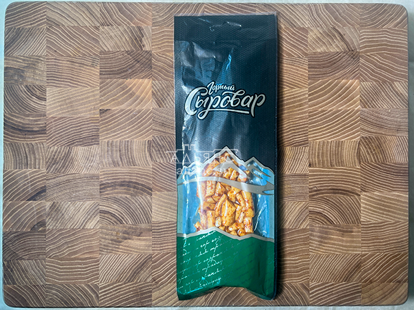 Сыр 60 гр ГОРНЫЙ СЫРОВАР (Бочонок копчёный с аджикой) в Томске