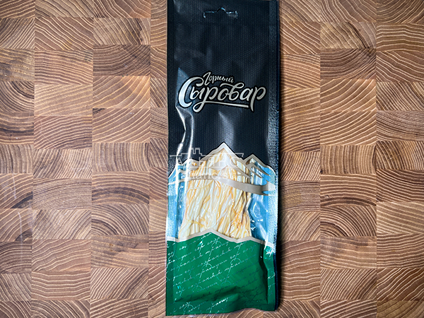 Сыр 60 гр ГОРНЫЙ СЫРОВАР (Паутинка копчёная) в Томске